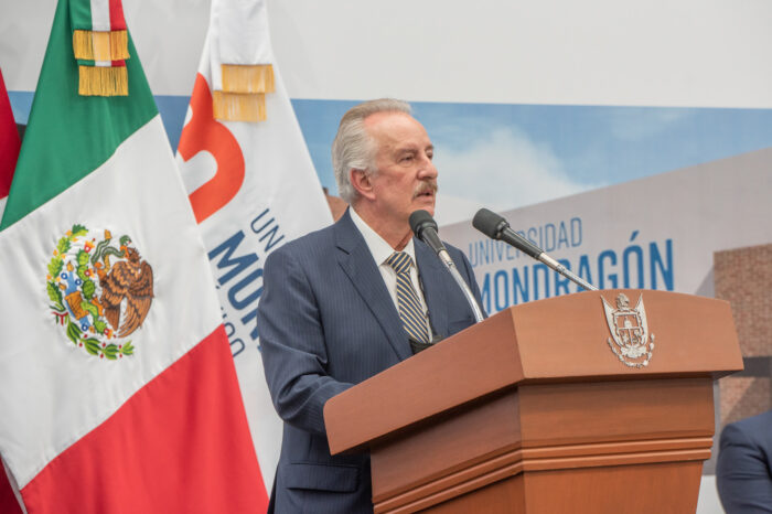 Acude Enrique Vega a la primera etapa de la prepa Universidad Mondragón