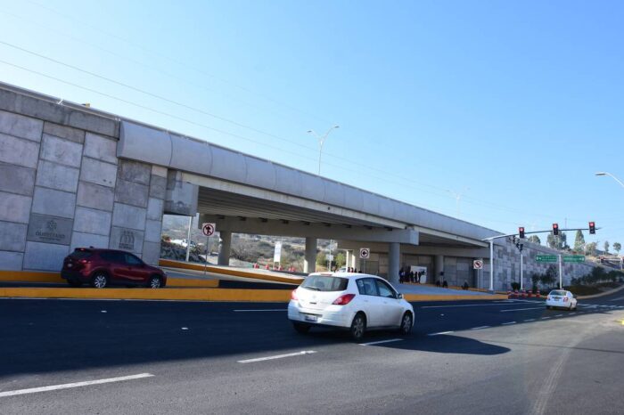 Habrá cierre en carriles centrales de Bernardo Quintana por obras