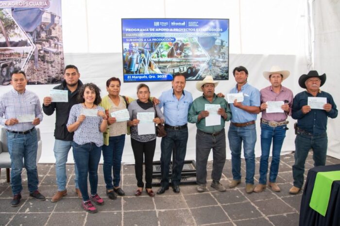 Municipio de El Marqués entrega subsidios a productores agropecuarios