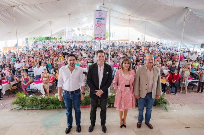 Rodrigo Monsalvo y Agustín Dorantes celebran el Día de las Madres con 6 mil mujeres marquesinas