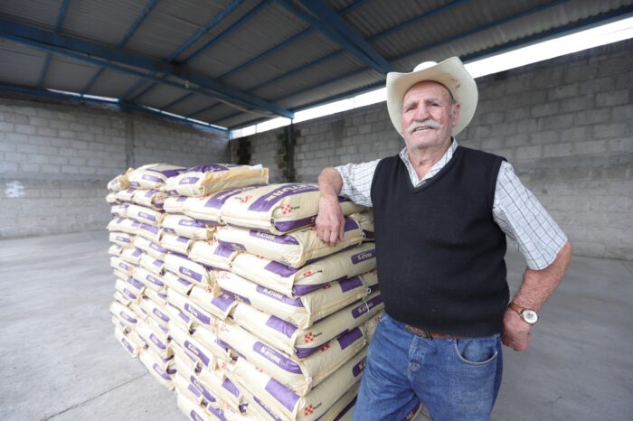 Entrega SEDEA apoyo a cunicultores