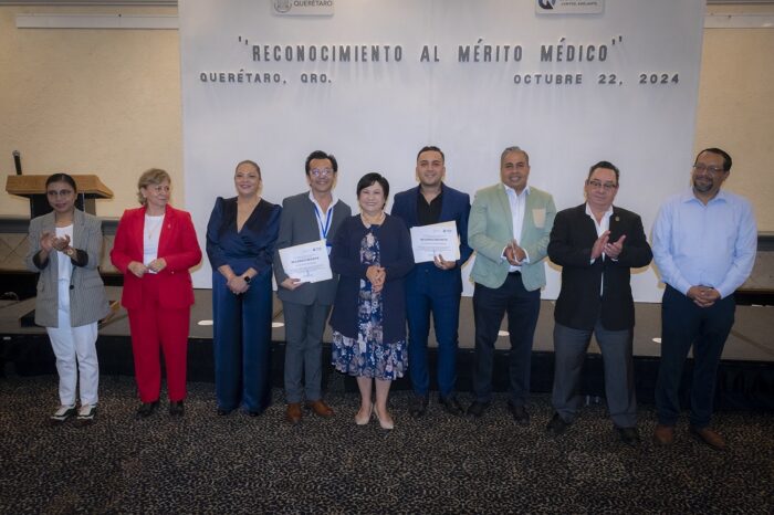 Entrega Secretaria de Salud reconocimientos al Mérito Médico