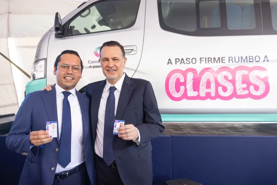Asiste-MKG-al-arranque-del-programa-A-Paso-Firme-Rumbo-a-Clases-en-Corregidora
