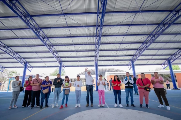 Rodrigo Monsalvo reafirma su compromiso con la educación en El Marqués