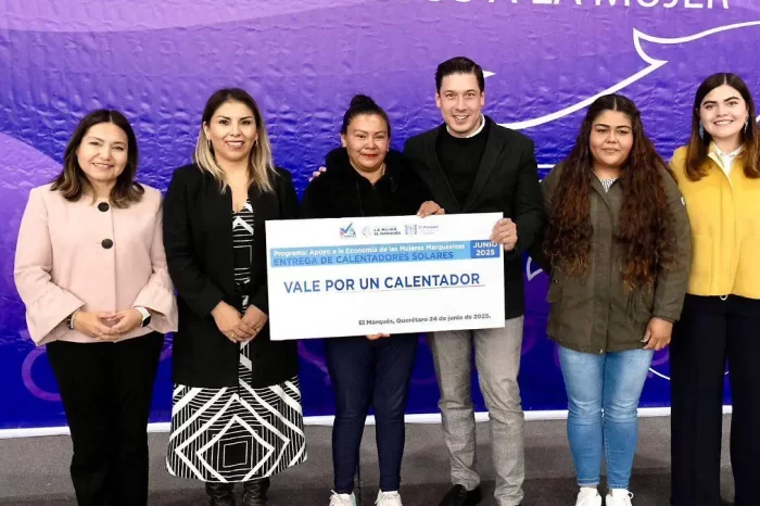 Entregan 160 calentadores solares a jefas de familia en El Marqués
