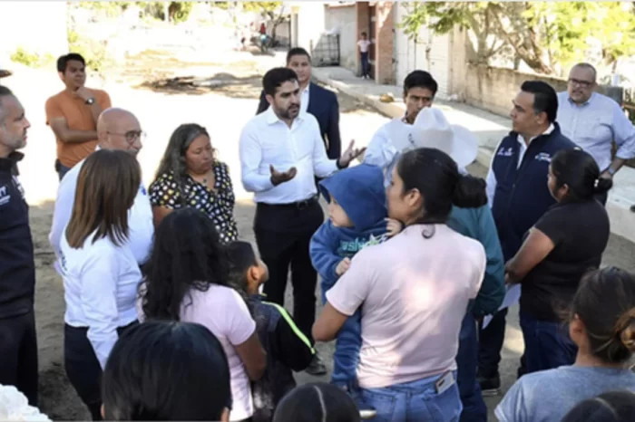 Agustín Dorantes supervisa y entrega obras en Carrillo