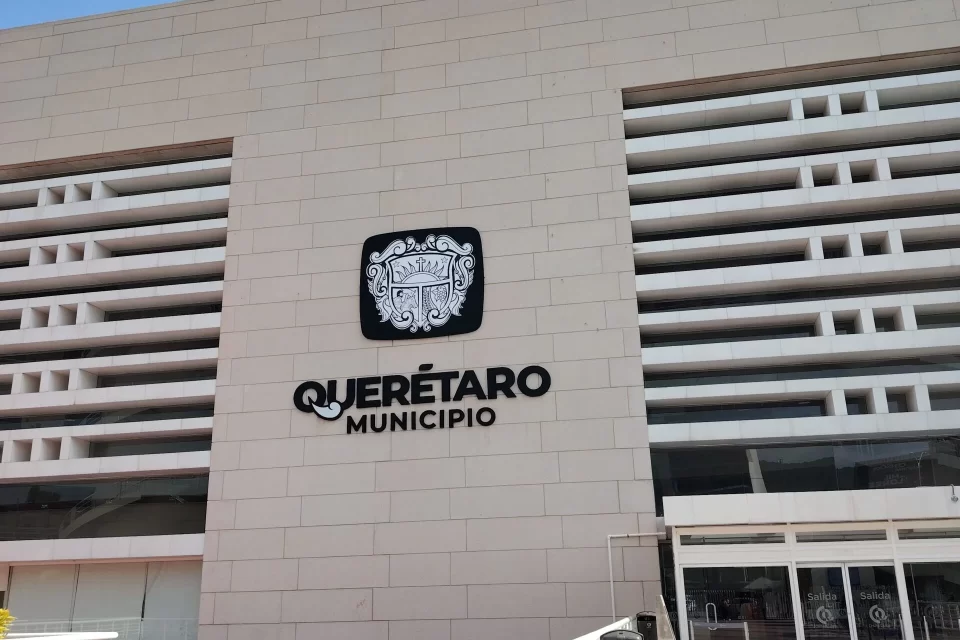 Ayuntamiento de Querétaro aprueba donación de 63 patrullas a municipios
