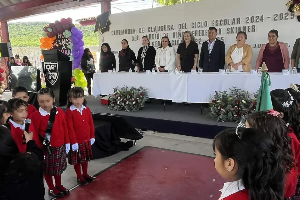 Clausuran ciclo escolar en planteles de Querétaro