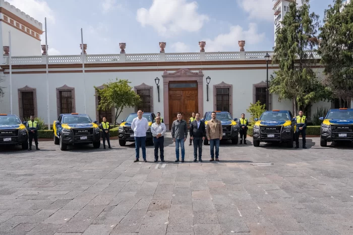 Rodrigo Monsalvo entrega 10 nuevas unidades a la Secretaría de Movilidad