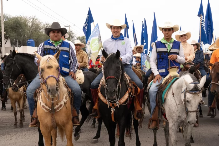 Rodrigo Monsalvo encabezó la tradicional cabalgata de la Expo Campo 2025 en El Marqués