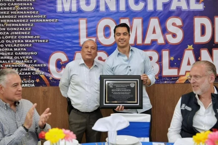 Felifer Macías asiste al 46 aniversario del Mercado Lomas Casa Blanca