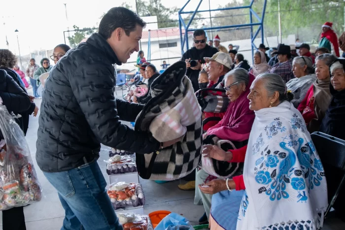 El Marqués refrenda apoyo a la alimentación de adultos mayores