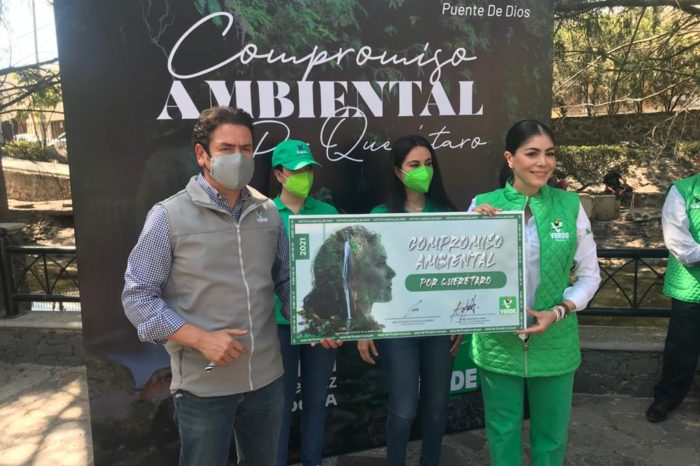 Firma la candidata Katia Ruiz Compromiso Ambiental por Querétaro