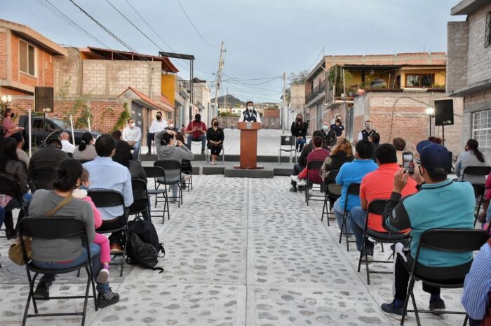 Roberto Sosa Pichardo entrega obra de urbanización en la colonia Ampliación José María Truchuelo