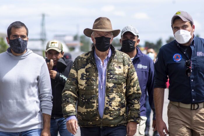 Enrique Vega recorre y supervisa zonas afectadas por las lluvias.