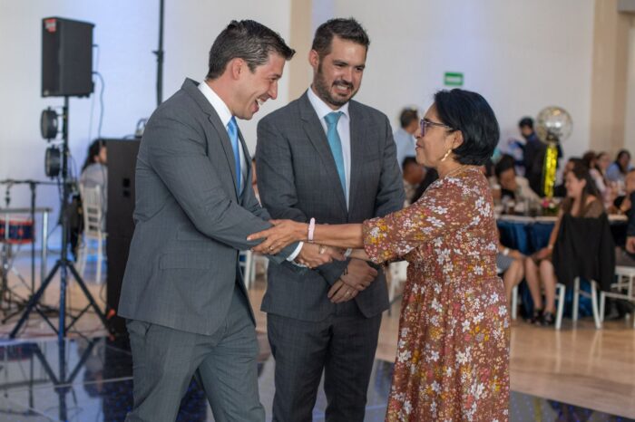 Rodrigo Monsalvo Castelán reconoce la labor de los docentes durante la convivencia del Día del Maestro