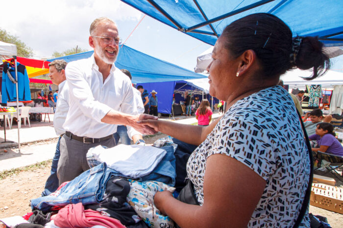 SEDESU entrega equipamiento a tianguistas