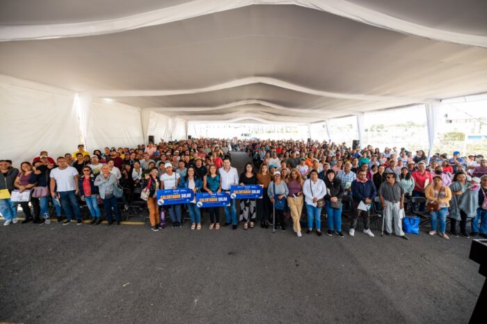 Municipio de El Marqués, entrega calentadores solares a cinco fraccionamientos