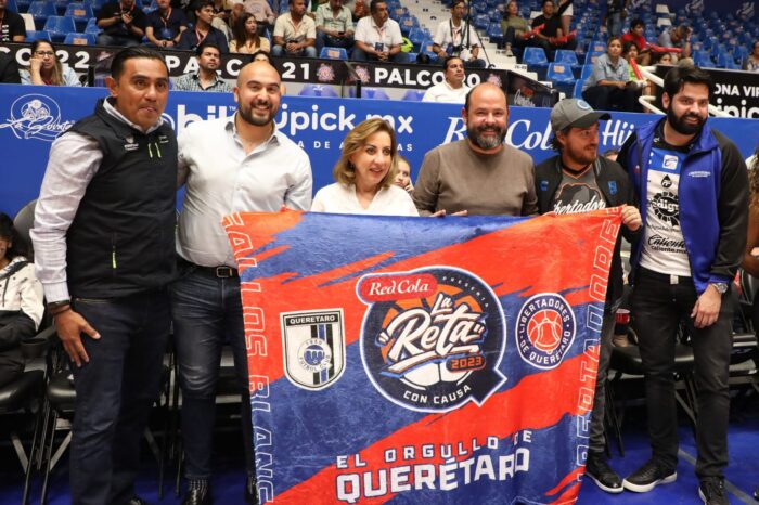 Suman Gallos y Libertadores apoyo a la colecta invernal del SEDIF