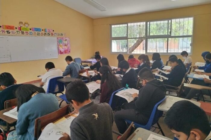 Regresan a clases 367 mil estudiantes de escuelas públicas de educación básica