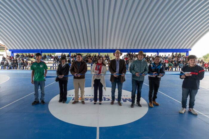 Enrique Vega y Rodrigo Monsalvo entregan nueva infraestructura en escuelas de El Marqués.