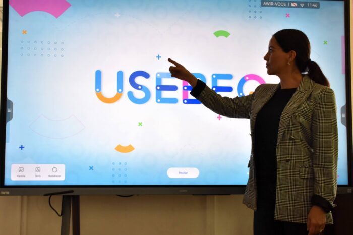 Equipan a las telesecundarias del estado con 640 pantallas digitales