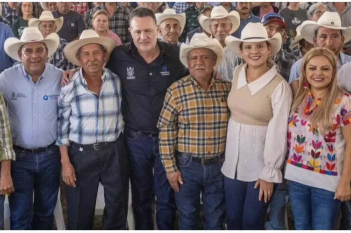 Mauricio Kuri entregó apoyos a campesinos afectados por las lluvias en la Sierra Gorda queretana