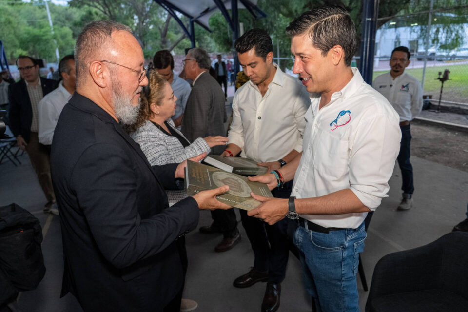 El Marqués y Querétaro conmemoran el inicio del Acueducto a 300 años de su construcción con presentación editorial