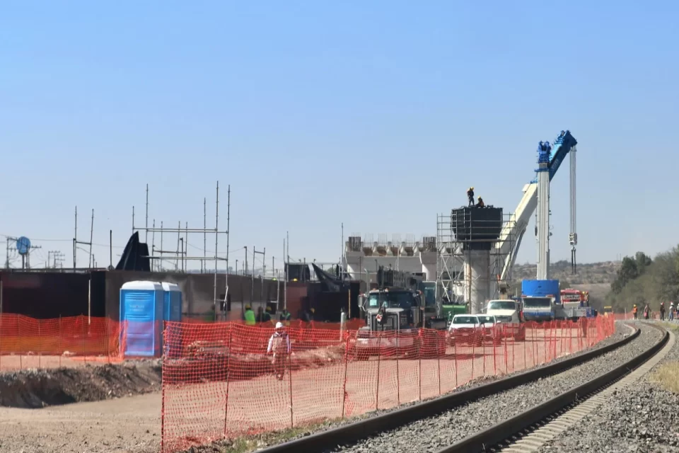 Obras del tren en El Marqués registran 14% de avance