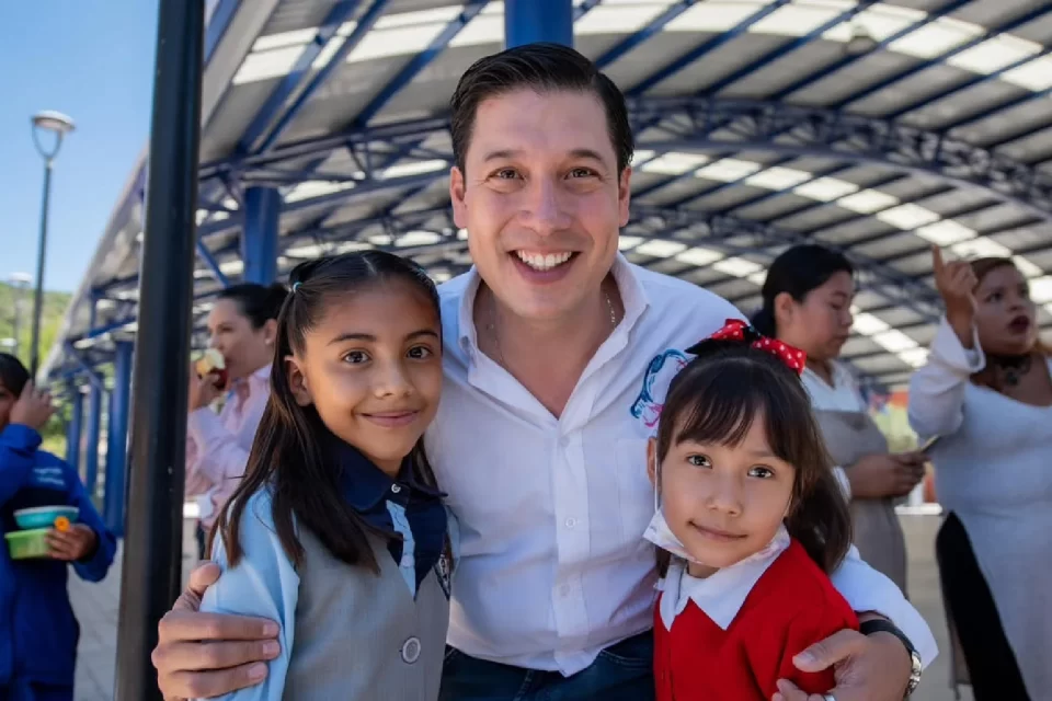 Rodrigo Monsalvo impulsa acciones para combatir la deserción escolar y fortalecer el transporte en El Marqués
