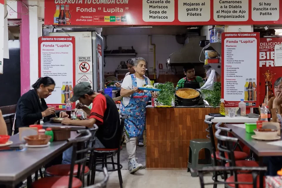 Empresas de comercio aplican medidas contra la brecha salarial en Querétaro